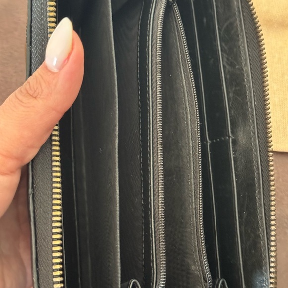 Beautiful Authentic Gucci Black Leather Wallet - Picture 7 of 9